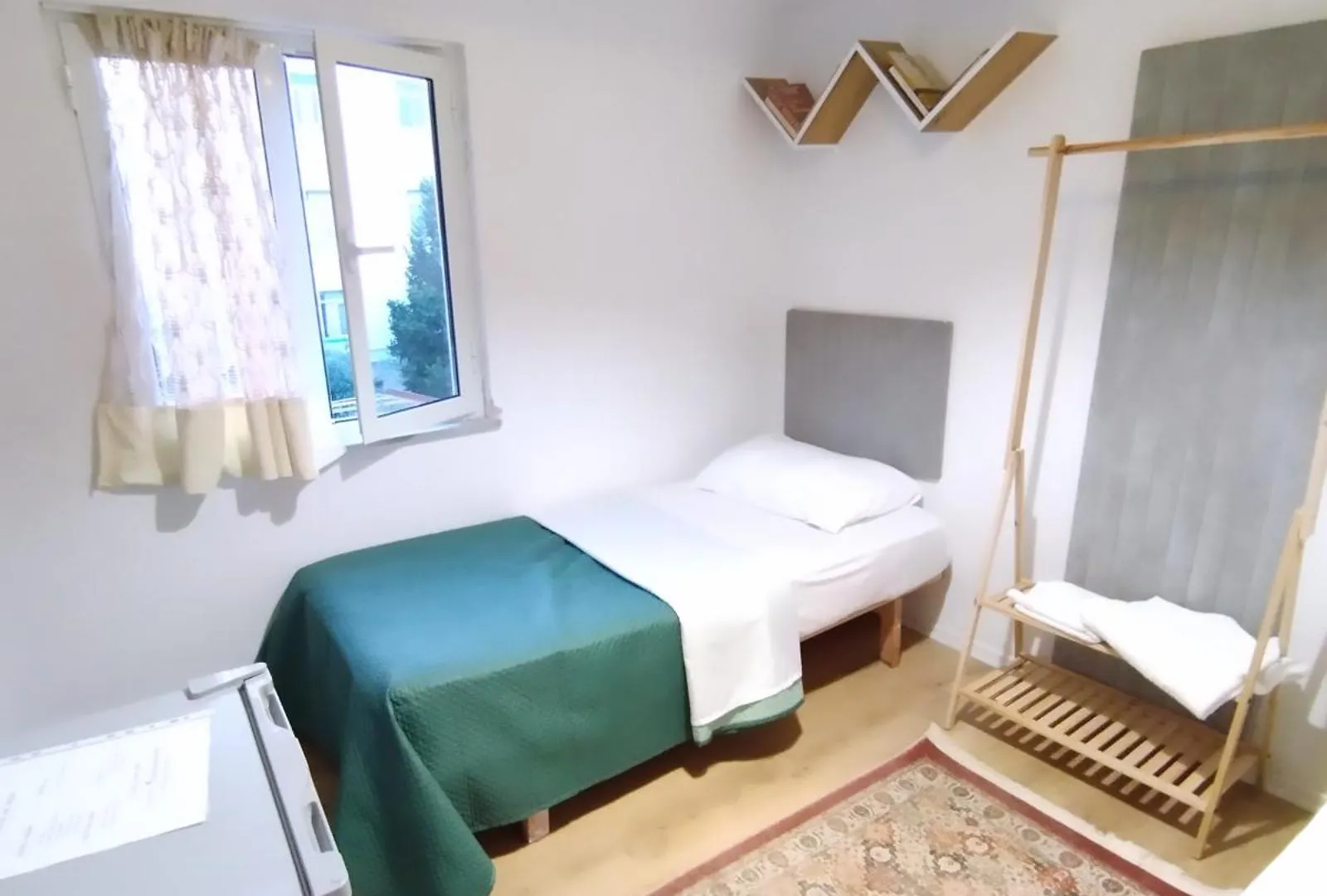 2 Single Bedroom Tirana 0*,